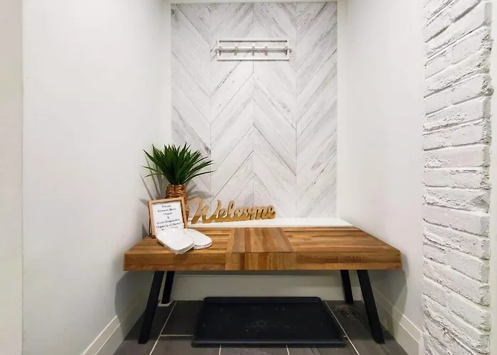 Renovated Guest Suite Near The Lake & High Park In Toronto!