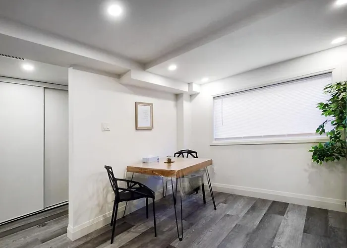 Renovated Guest Suite Near The Lake & High Park In Toronto!