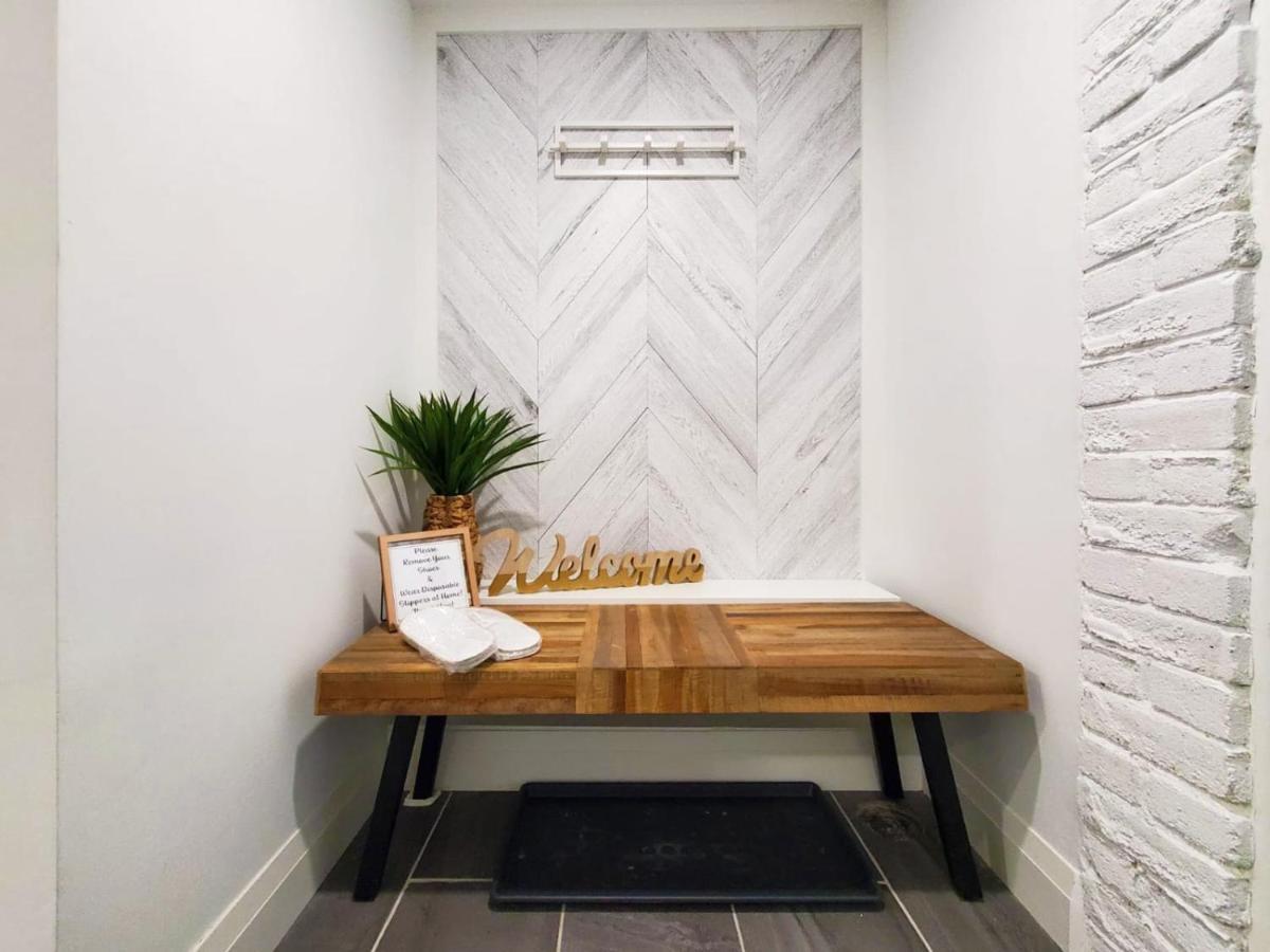 Renovated Guest Near The & High Park In Toronto! Appartement